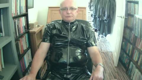 Snapshot of shinygary chatting on 20, 7, 2026 Shiny Gary online show from 20, 7, 2026