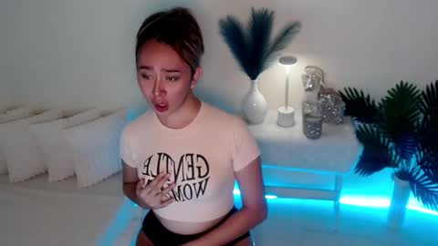 WET AND WILD YHANNA online show from 19, 9, 2025