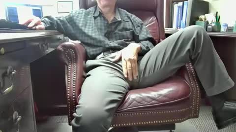 nikolas send dm for an appointment online show from 14, 11, 2025