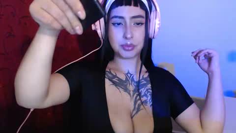 Shopie Hank  online show from 15, 12, 2025