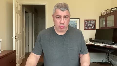 Snapshot of showmet chatting on 11, 4, 2026 Chicago Guy online show from 11, 4, 2026
