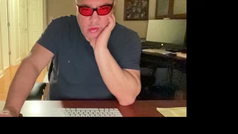 Snapshot of showmet chatting on 18, 4, 2026 Chicago Guy online show from 18, 4, 2026