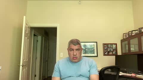 Snapshot of showmet chatting on 7, 7, 2026 Chicago Guy online show from 7, 7, 2026