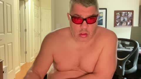 Snapshot of showmet chatting on 9, 7, 2026 Chicago Guy online show from 9, 7, 2026