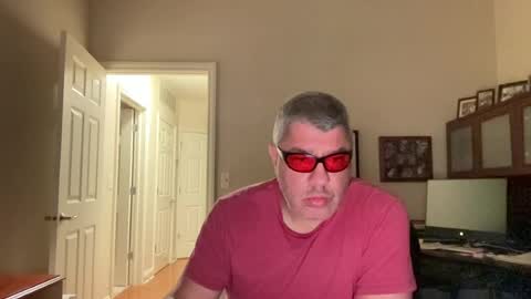 Snapshot of showmet chatting on 10, 7, 2026 Chicago Guy online show from 10, 7, 2026