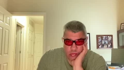 Snapshot of showmet chatting on 11, 7, 2026 Chicago Guy online show from 11, 7, 2026