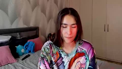 Snapshot of shy_bambiii chatting on 14, 11, 2025 Mika online show from 14, 11, 2025