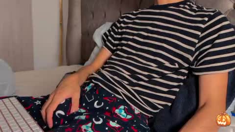 Snapshot of shydude666 chatting on 2, 11, 2025 shydude666 online show from 2, 11, 2025