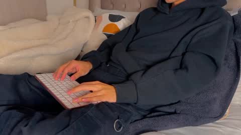 Snapshot of shydude666 chatting on 3, 12, 2025 shydude666 online show from 3, 12, 2025