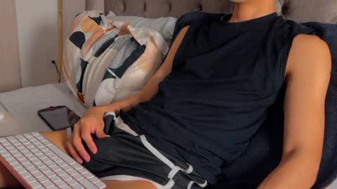 Snapshot of shydude666 chatting on 17, 12, 2025 shydude666 online show from 17, 12, 2025