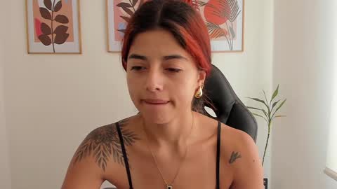 Snapshot of shylittlebunny chatting on 5, 2, 2025 shylittlebunny online show from 5, 2, 2025