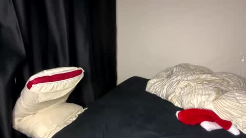 Snapshot of shyredstar chatting on 27, 12, 2024 Tom and Betty online show from 27, 12, 2024