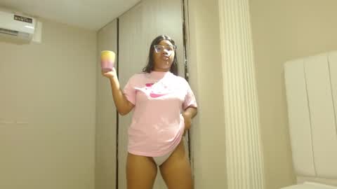 Snapshot of sienna_valexx chatting on 18, 9, 2025 Sienna online show from 18, 9, 2025