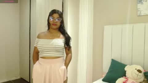 Snapshot of sienna_valexx chatting on 2, 10, 2025 Sienna online show from 2, 10, 2025