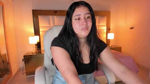 Snapshot of siennaa_rose chatting on 8, 11, 2025 Sienna online show from 8, 11, 2025