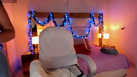 Snapshot of siennaa_rose chatting on 25, 11, 2025 Sienna online show from 25, 11, 2025