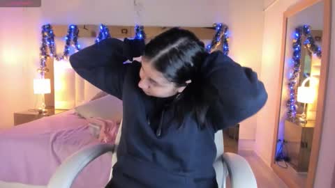 Snapshot of siennaa_rose chatting on 5, 12, 2025 Sienna online show from 5, 12, 2025