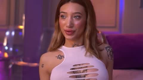 Snapshot of siennajayden chatting on 8, 10, 2025 Sienna online show from 8, 10, 2025