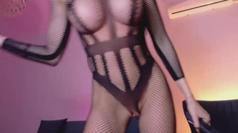 Sienna online show from 4, 4, 2026