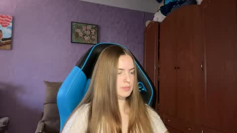 Snapshot of silksinner_ chatting on 4, 4, 2026 Erica online show from 4, 4, 2026
