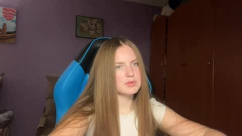 Snapshot of silksinner_ chatting on 6, 4, 2026 Erica online show from 6, 4, 2026