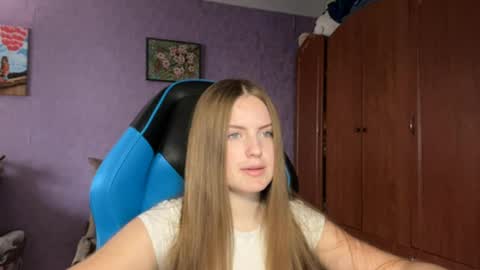 Snapshot of silksinner_ chatting on 7, 4, 2026 Erica online show from 7, 4, 2026