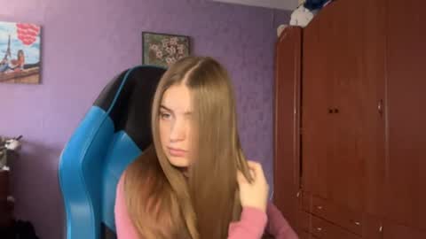 Snapshot of silksinner_ chatting on 14, 4, 2026 Erica online show from 14, 4, 2026