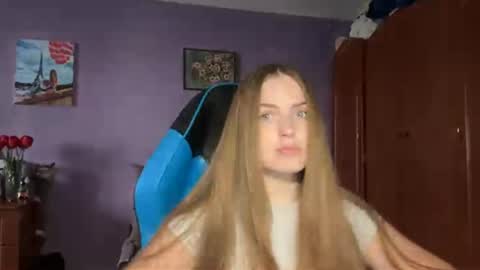 Snapshot of silksinner_ chatting on 20, 4, 2026 Erica online show from 20, 4, 2026