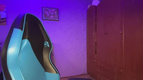 Snapshot of silksinner_ chatting on 23, 4, 2026 Erica online show from 23, 4, 2026