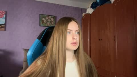 Snapshot of silksinner_ chatting on 27, 4, 2026 Erica online show from 27, 4, 2026