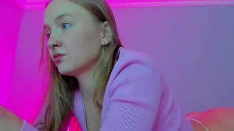 Mila online show from 29, 9, 2025