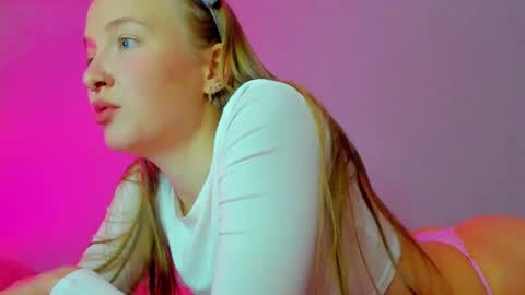 Mila online show from 5, 10, 2025