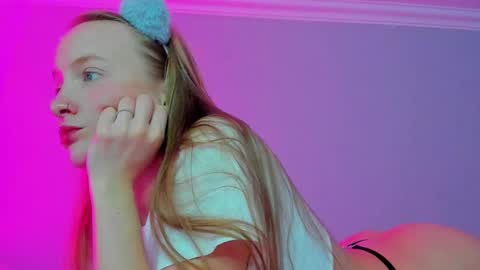 Mila online show from 8, 10, 2025