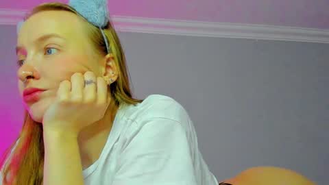 Mila online show from 28, 10, 2025