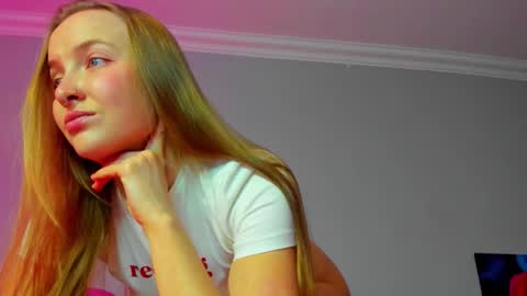 Mila online show from 17, 11, 2025