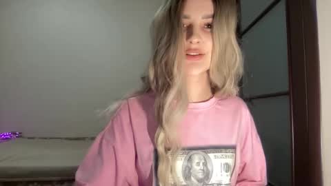 Snapshot of silkybabe19 chatting on 3, 12, 2025 silkybabe19 online show from 3, 12, 2025