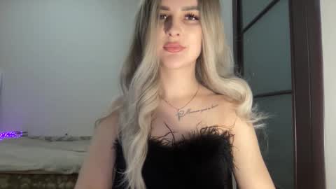 Snapshot of silkybabe19 chatting on 16, 12, 2025 silkybabe19 online show from 16, 12, 2025