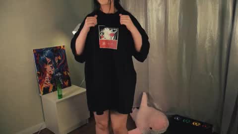 Snapshot of silkyfin chatting on 17, 12, 2025 Nixie online show from 17, 12, 2025