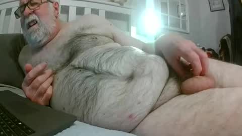 sillyoldman45221063 online show from 8, 4, 2026