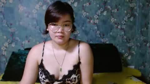 Snapshot of simply_niki chatting on 19, 10, 2025 zia online show from 19, 10, 2025