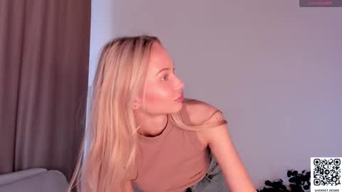 Snapshot of sincere_shyness chatting on 11, 9, 2025 Naomi online show from 11, 9, 2025
