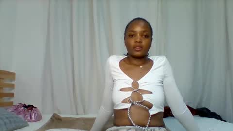 Snapshot of sinfulaura chatting on 27, 5, 2026 Ebony Vixen online show from 27, 5, 2026