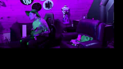 Snapshot of siphonophorstrings chatting on 2, 11, 2025 Dustbunnyfoofoo online show from 2, 11, 2025