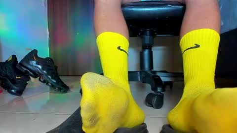 only foot                         worshipers here online show from 22, 4, 2026