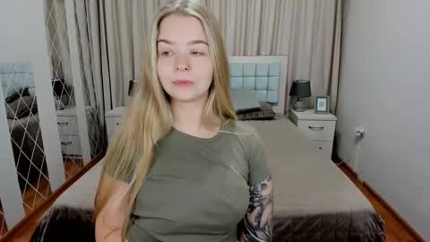 SirenaBloom online show from 3, 10, 2025