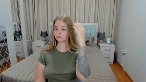 SirenaBloom online show from 13, 11, 2025