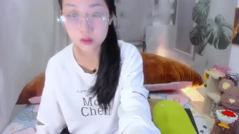 Snapshot of sisi_baby chatting on 11, 11, 2025 julila online show from 11, 11, 2025