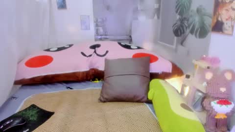 Snapshot of sisi_baby chatting on 17, 11, 2025 julila online show from 17, 11, 2025