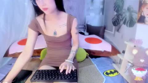 Snapshot of sisi_baby chatting on 22, 11, 2025 julila online show from 22, 11, 2025