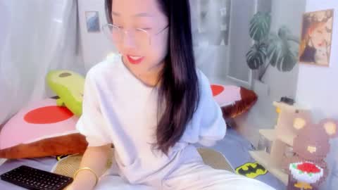 Snapshot of sisi_baby chatting on 25, 11, 2025 julila online show from 25, 11, 2025